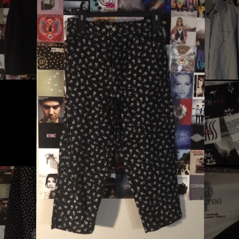 Vintage B&W Flower Bill Blass Capri Pants